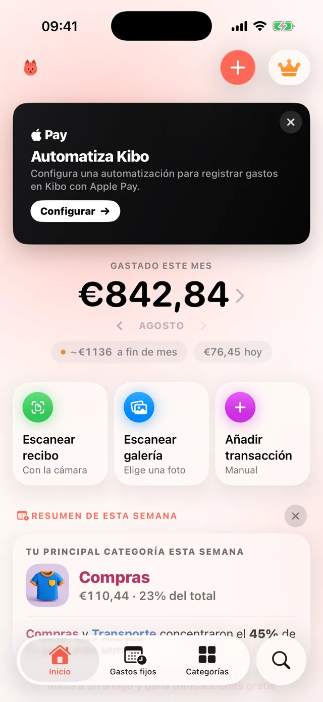 Kibo en iPhone. Pantalla de inicio con 842,84 euros gastados en agosto y accesos rápidos para escanear o añadir.